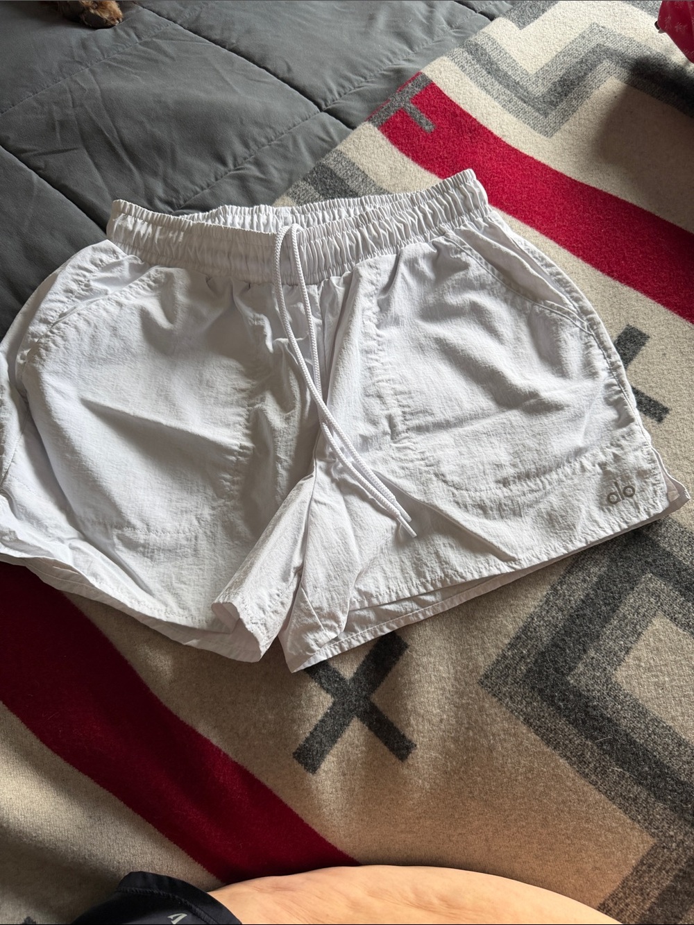 ALO Yoga Women’s White Elastic Waist Athletic Shorts